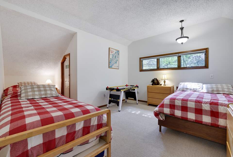 Private Sandy Beach Home on Lake Naomi - Pocono Pines, Pennsylvania