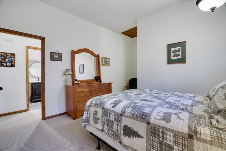 Private Sandy Beach Home on Lake Naomi - Pocono Pines, Pennsylvania