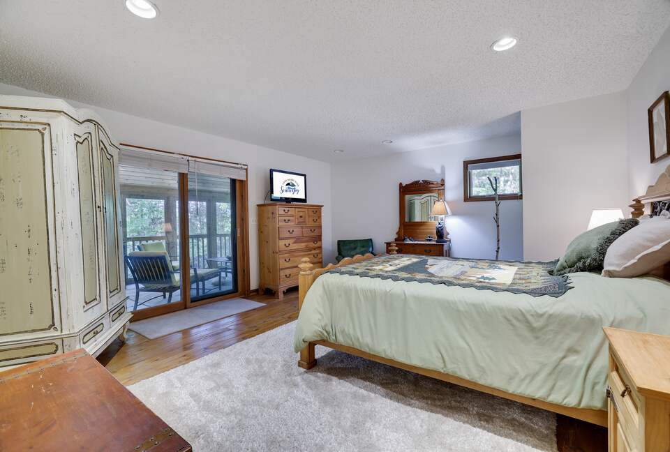 Private Sandy Beach Home on Lake Naomi - Pocono Pines, Pennsylvania