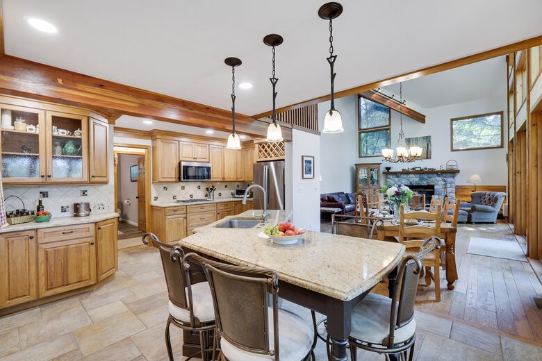 Private Sandy Beach Home on Lake Naomi - Pocono Pines, Pennsylvania