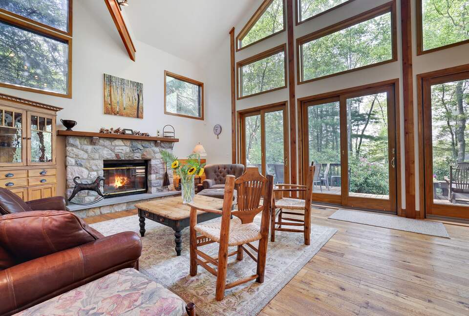 Private Sandy Beach Home on Lake Naomi - Pocono Pines, Pennsylvania