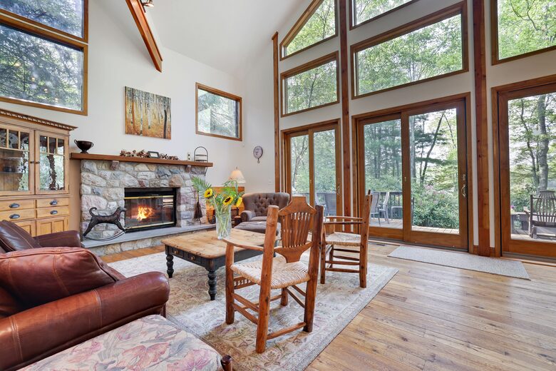 Private Sandy Beach Home on Lake Naomi - Pocono Pines, Pennsylvania