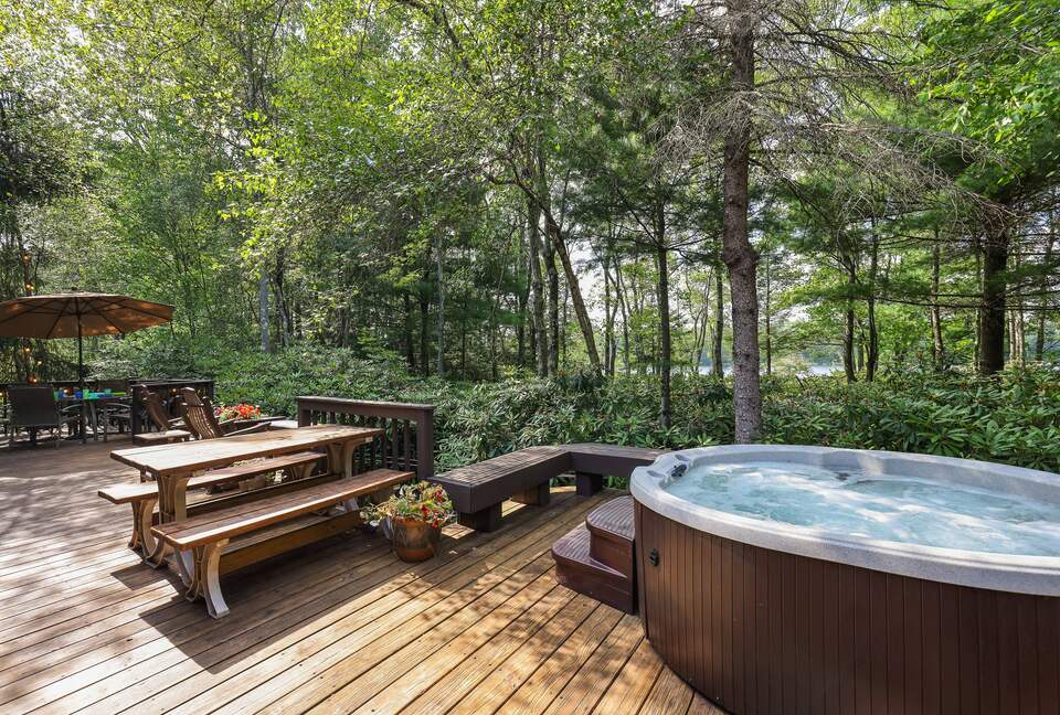 Private Sandy Beach Home on Lake Naomi - Pocono Pines, Pennsylvania