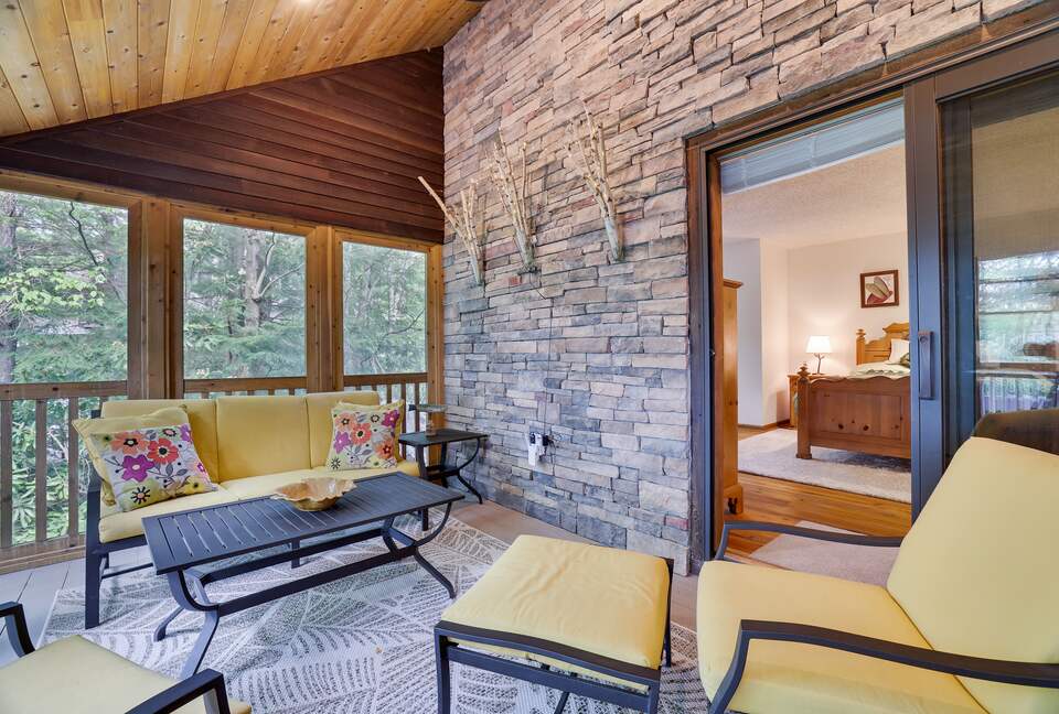 Private Sandy Beach Home on Lake Naomi - Pocono Pines, Pennsylvania