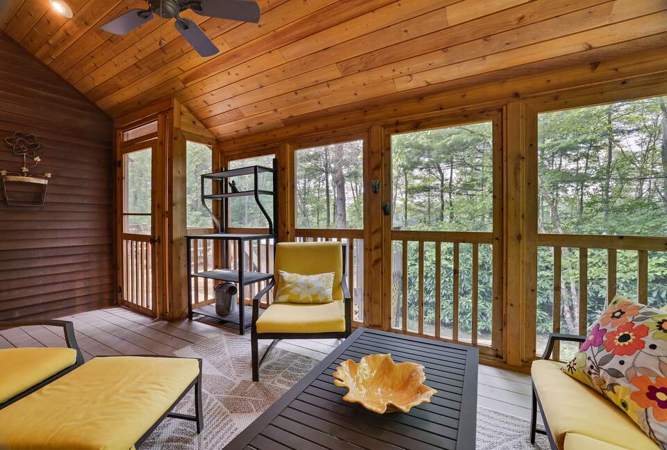 Private Sandy Beach Home on Lake Naomi - Pocono Pines, Pennsylvania