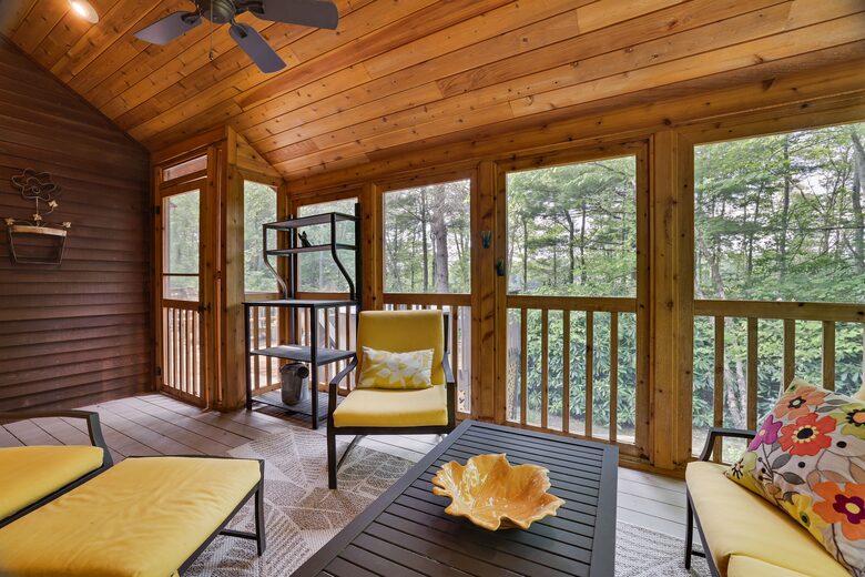 Private Sandy Beach Home on Lake Naomi - Pocono Pines, Pennsylvania