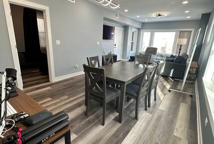 Quiet Chicago Getaway Near Portage Park - Chicago, Illinois