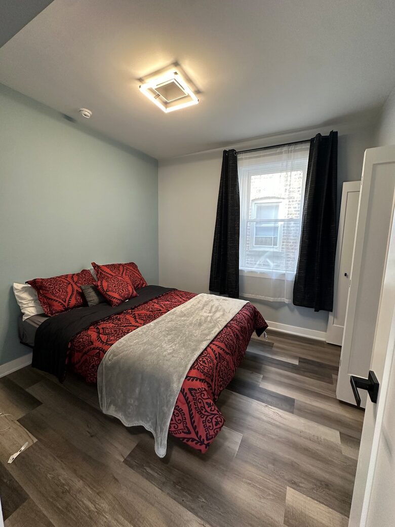 Quiet Chicago Getaway Near Portage Park - Chicago, Illinois