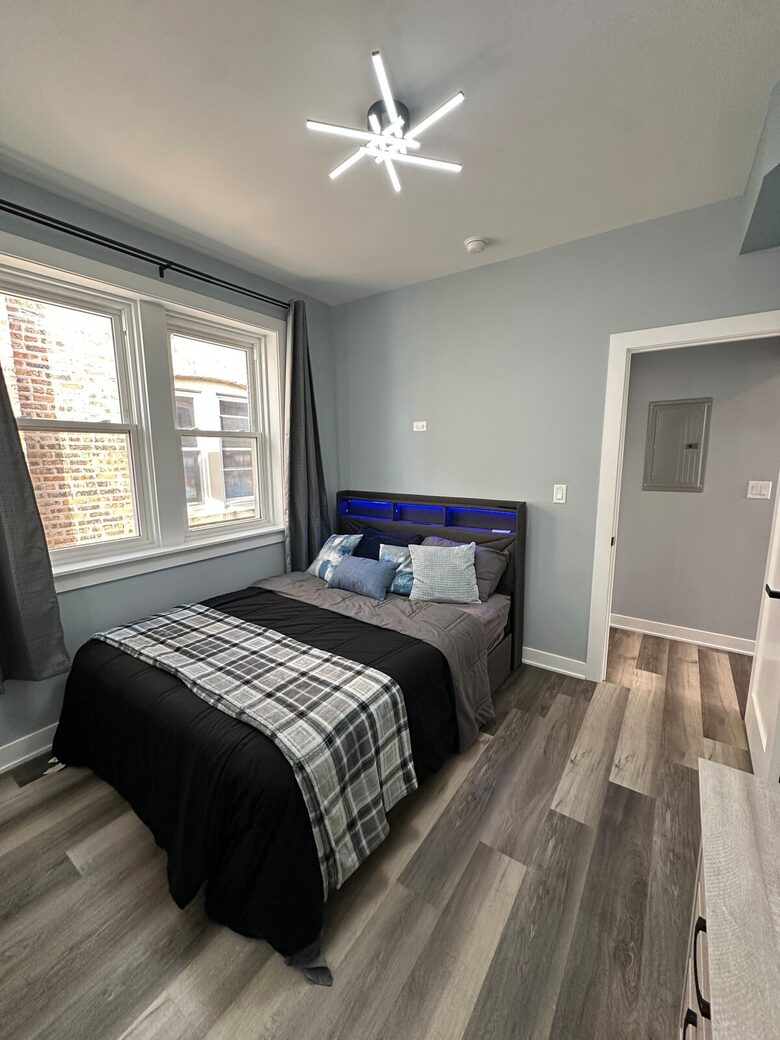 Quiet Chicago Getaway Near Portage Park - Chicago, Illinois