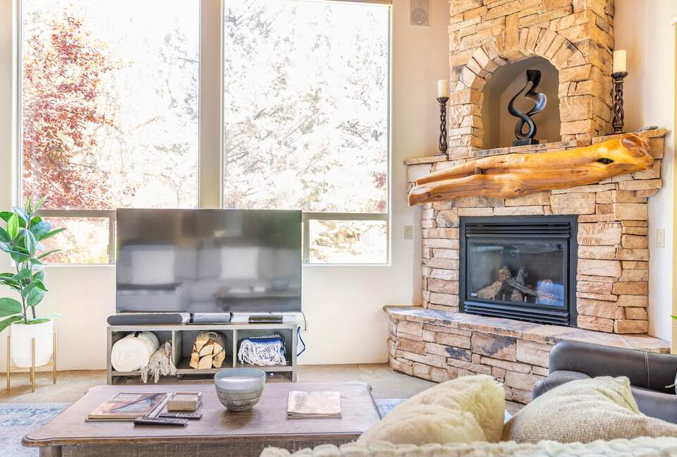 Elevated Red Rock Retreat with Trail Access - Sedona, Arizona