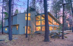 Spacious Sunriver Retreat Near the Deschutes River - Sunriver, Oregon