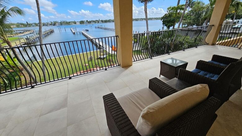 Grand Six-Bedroom Estate on Florida’s Intracoastal - Lantana, Florida