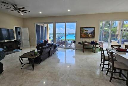Grand Six-Bedroom Estate on Florida’s Intracoastal - Lantana, Florida
