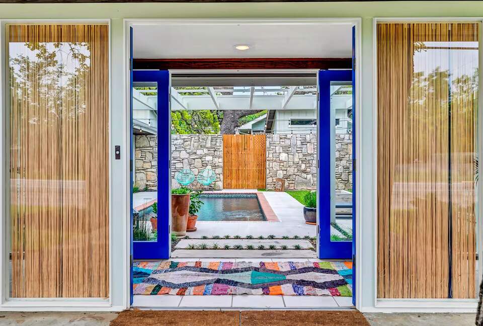 Iconic Mid-Century Escape in Fredericksburg’s Historic Core - Fredericksburg, Texas
