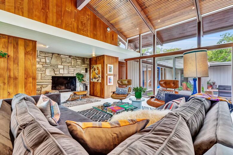 Iconic Mid-Century Escape in Fredericksburg’s Historic Core - Fredericksburg, Texas