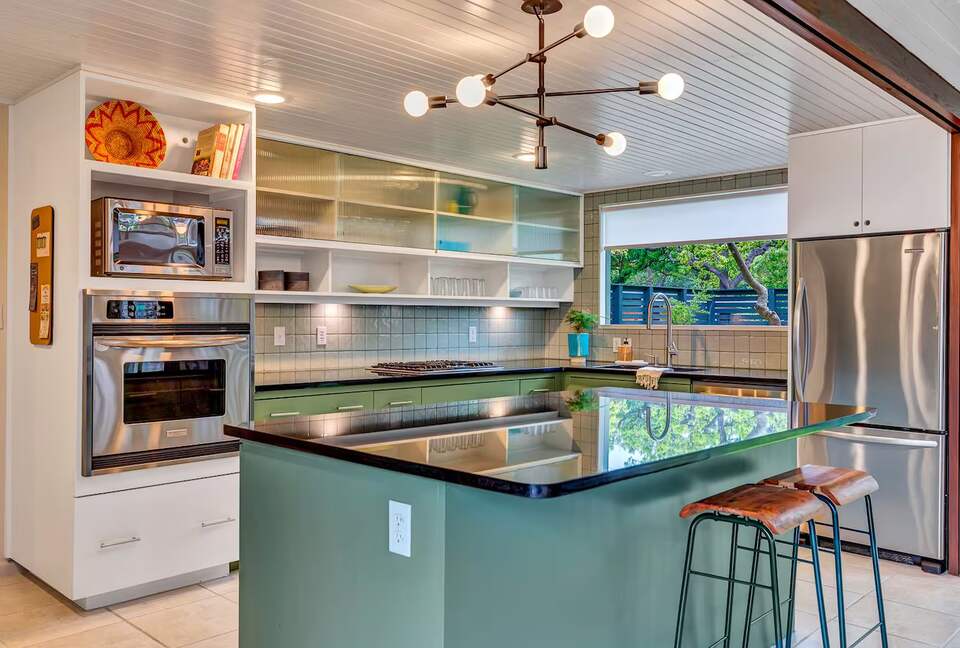 Iconic Mid-Century Escape in Fredericksburg’s Historic Core - Fredericksburg, Texas