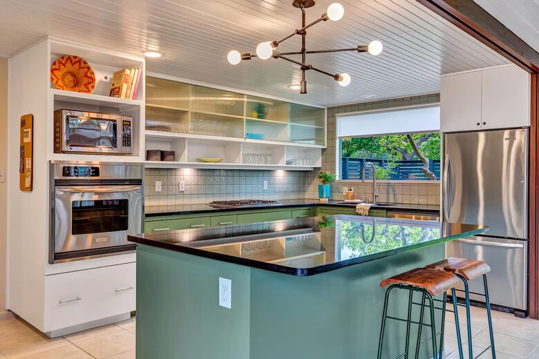 Iconic Mid-Century Escape in Fredericksburg’s Historic Core - Fredericksburg, Texas