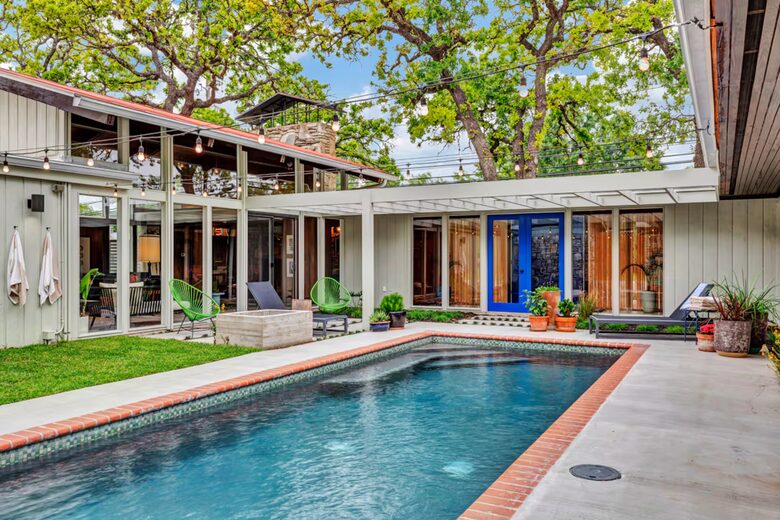 Iconic Mid-Century Escape in Fredericksburg’s Historic Core - Fredericksburg, Texas