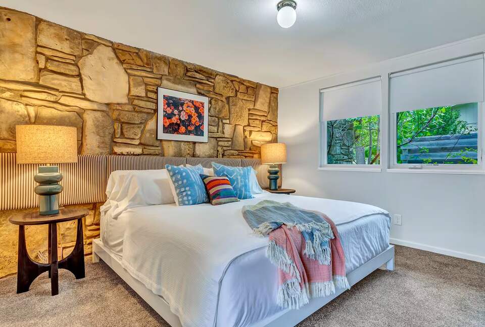 Iconic Mid-Century Escape in Fredericksburg’s Historic Core - Fredericksburg, Texas