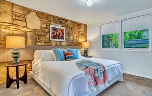 Iconic Mid-Century Escape in Fredericksburg’s Historic Core - Fredericksburg, Texas