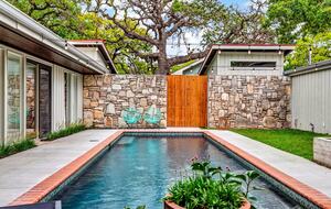 Iconic Mid-Century Escape in Fredericksburg’s Historic Core - Fredericksburg, Texas