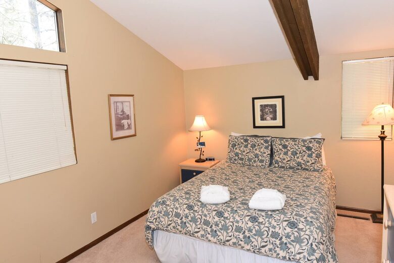 Spacious Sunriver Retreat Near the Deschutes River - Sunriver, Oregon