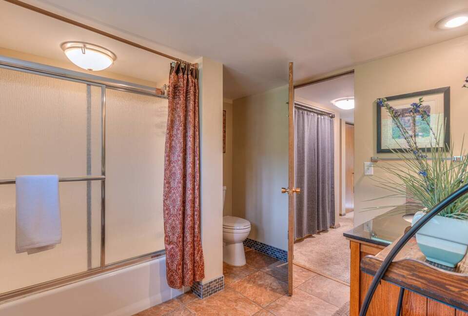 Spacious Sunriver Retreat Near the Deschutes River - Sunriver, Oregon