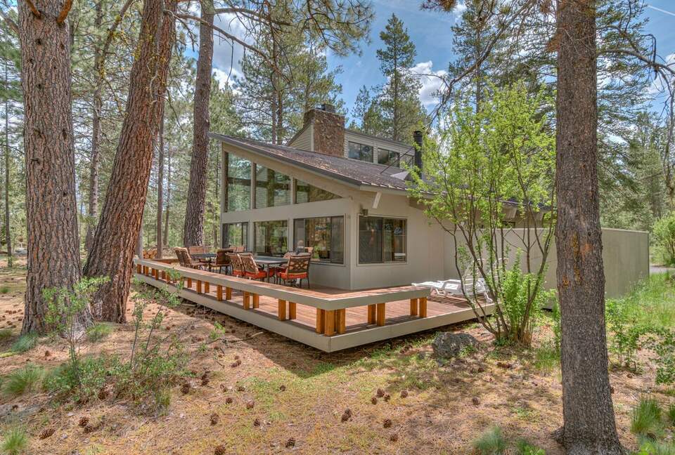 Spacious Sunriver Retreat Near the Deschutes River - Sunriver, Oregon