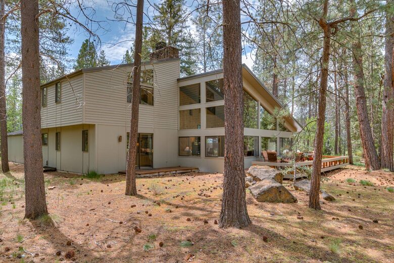 Spacious Sunriver Retreat Near the Deschutes River - Sunriver, Oregon