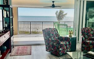 Newly updated beach front condo on the best shelling beach in Florida - Sanibel, Florida