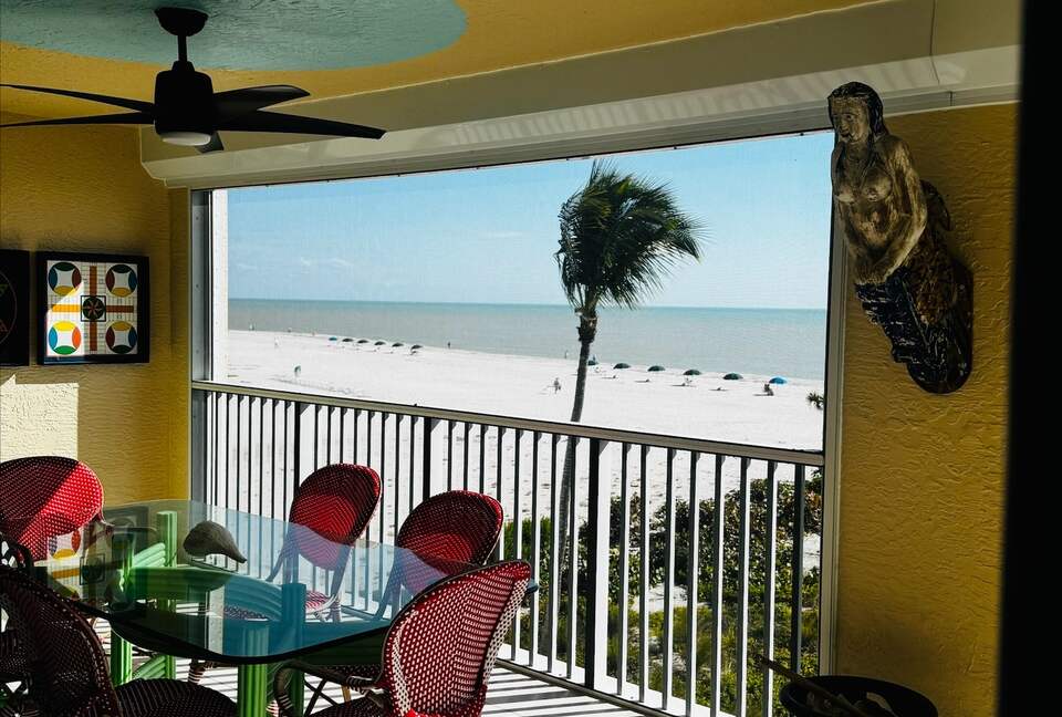 Newly updated beach front condo on the best shelling beach in Florida - Sanibel, Florida