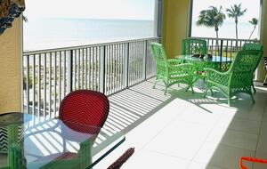 Newly updated beach front condo on the best shelling beach in Florida - Sanibel, Florida