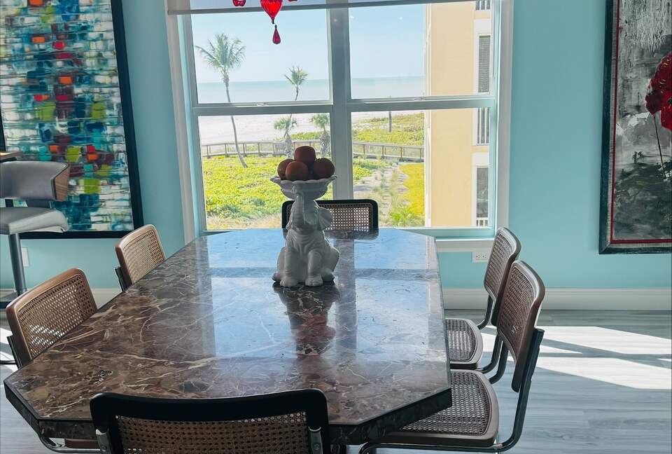Newly updated beach front condo on the best shelling beach in Florida - Sanibel, Florida