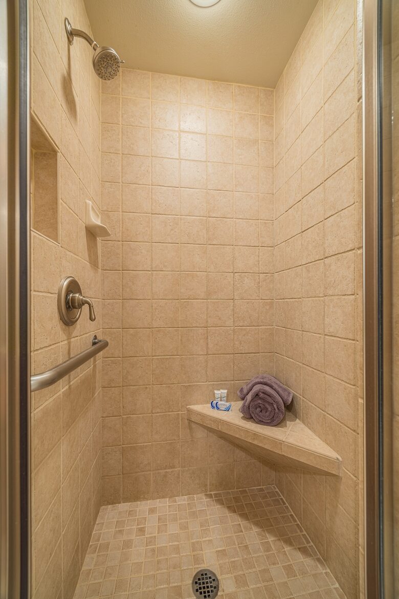 Oceanfront Cliffside Juan de Fuca Strait Retreat in Port Angeles - Port Angeles, Washington