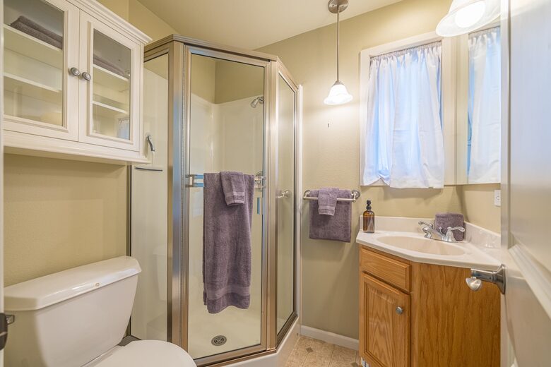 Oceanfront Cliffside Juan de Fuca Strait Retreat in Port Angeles - Port Angeles, Washington