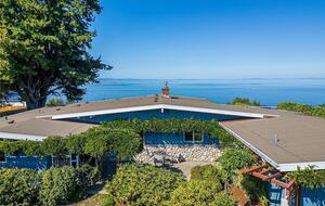 Oceanfront Cliffside Juan de Fuca Strait Retreat in Port Angeles - Port Angeles, Washington