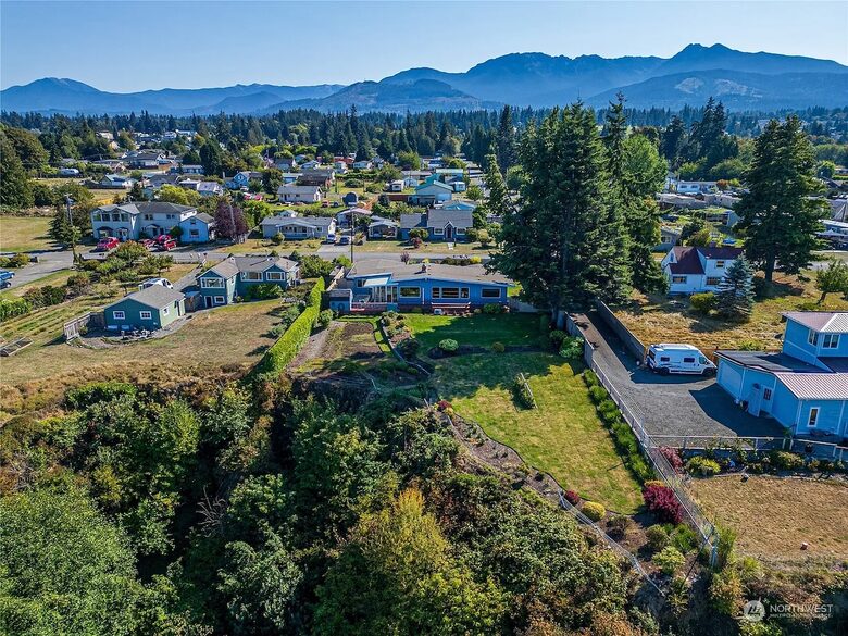 Oceanfront Cliffside Juan de Fuca Strait Retreat in Port Angeles - Port Angeles, Washington