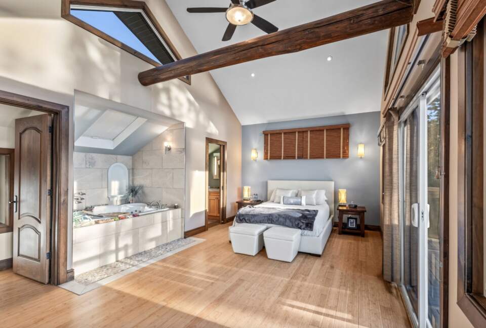 Kawartha Lakeside Landing - Fenelon Falls, Canada