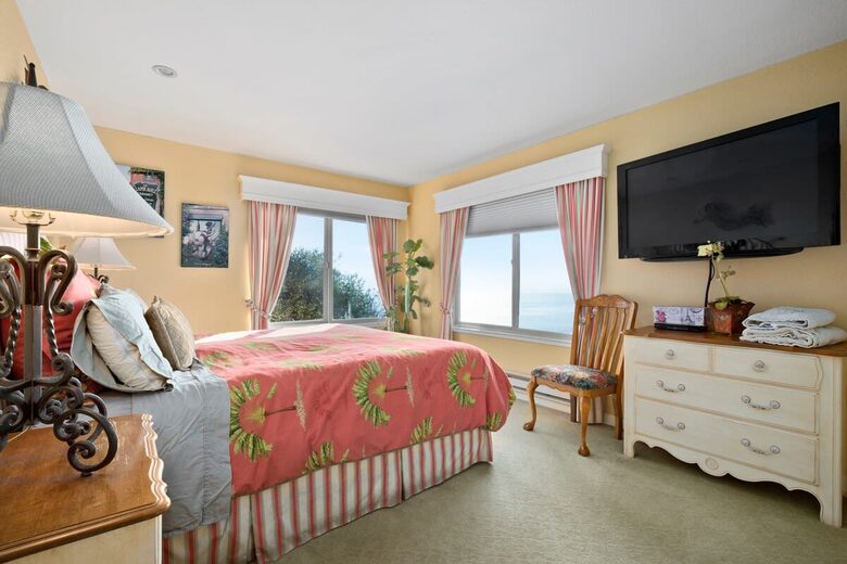 Oceanfront Rio Del Mar Retreat with Panoramic Views - Aptos, California