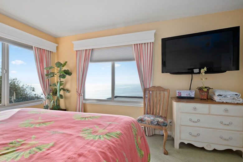 Oceanfront Rio Del Mar Retreat with Panoramic Views - Aptos, California