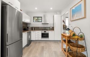 Beach House on the South Coast - Manyana, Australia