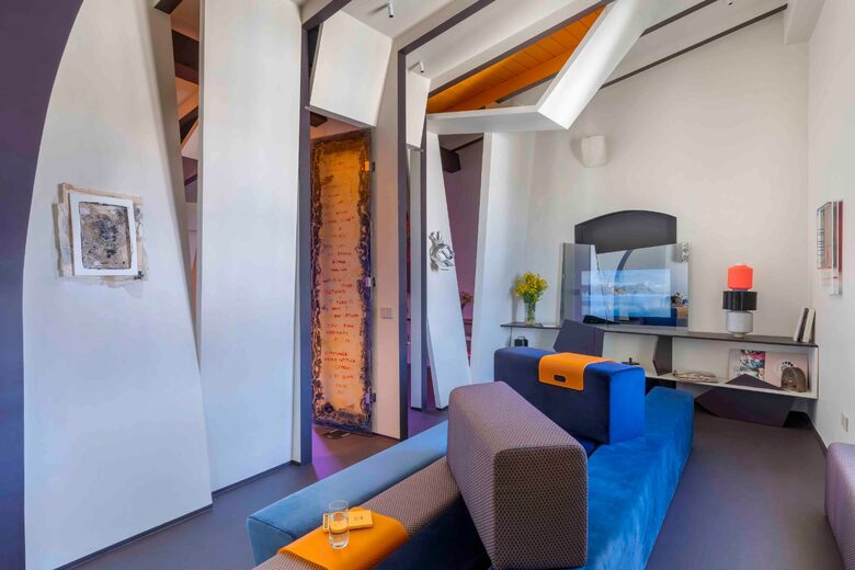 An Artistic Residence in a Historic Palazzo - Altamura, Italy