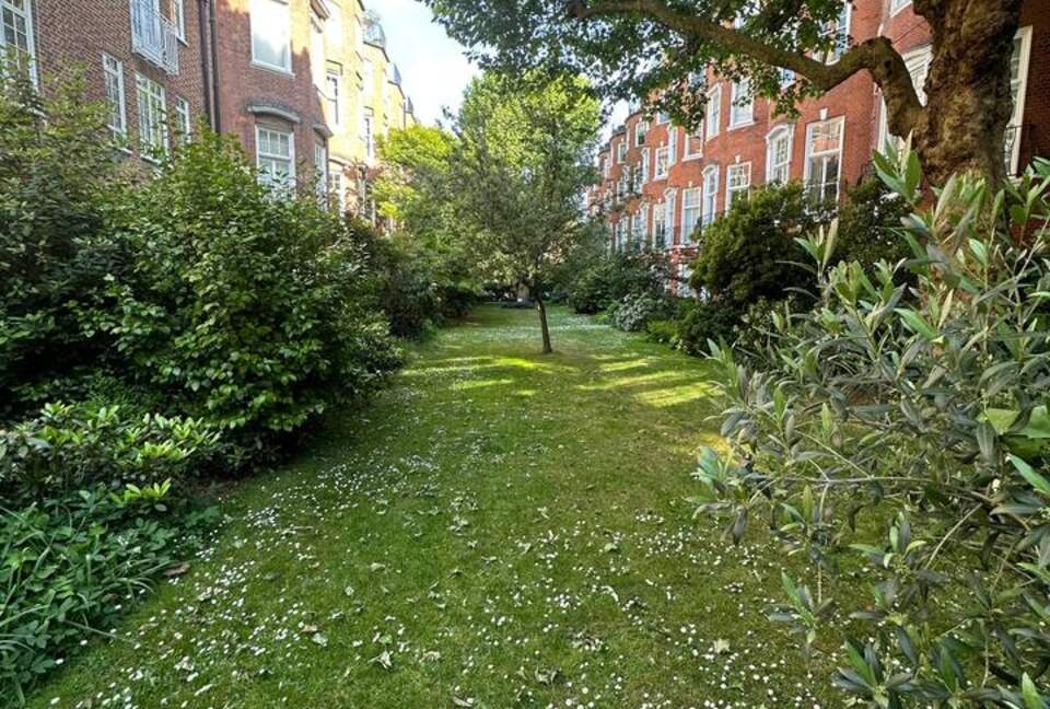 An Exceptional Chelsea Residence with Rooftop Terrace - London, United Kingdom