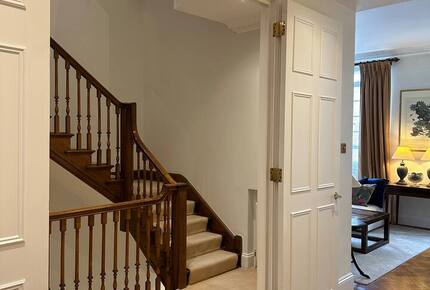 An Exceptional Chelsea Residence with Rooftop Terrace - London, United Kingdom