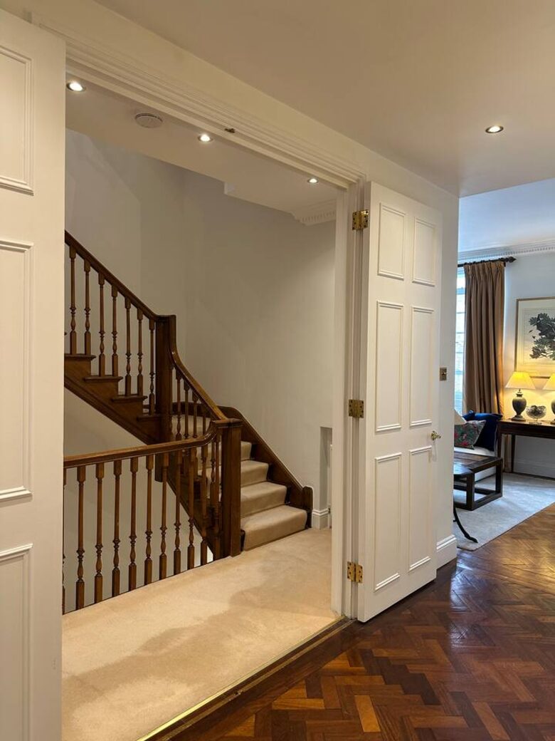 An Exceptional Chelsea Residence with Rooftop Terrace - London, United Kingdom