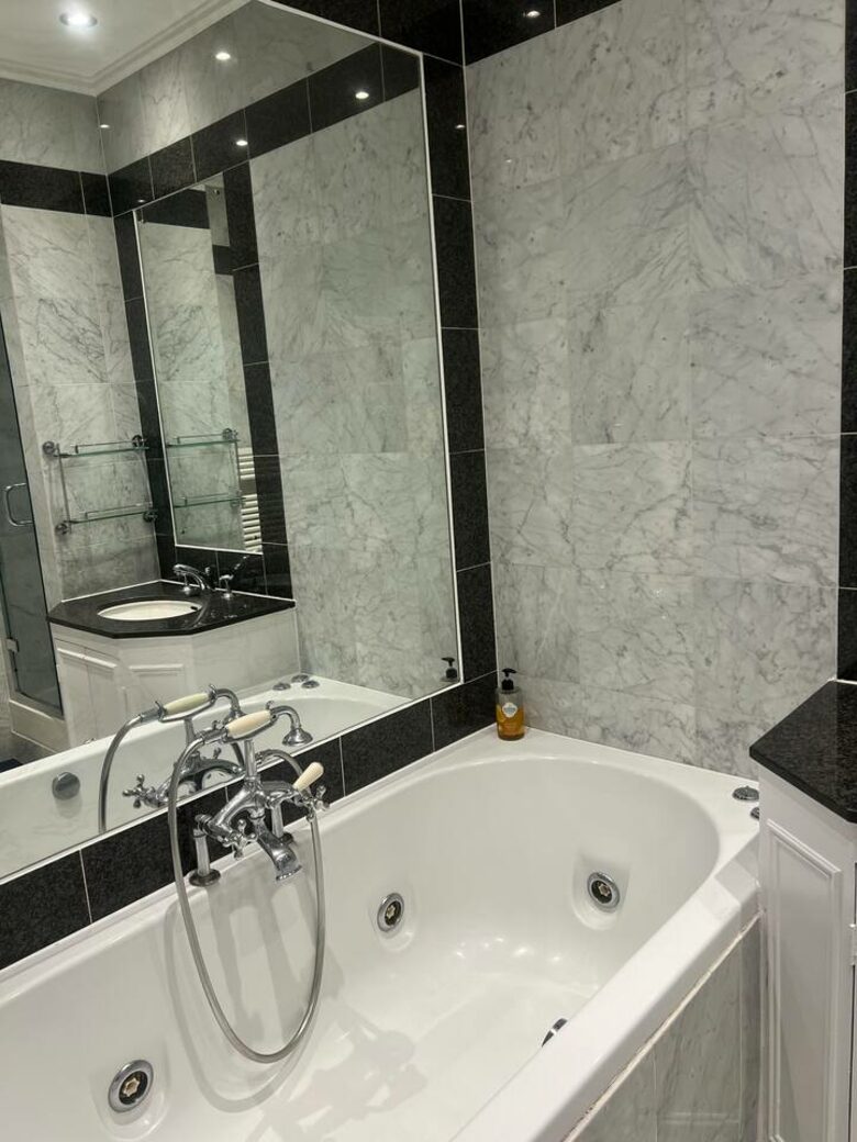 An Exceptional Chelsea Residence with Rooftop Terrace - London, United Kingdom