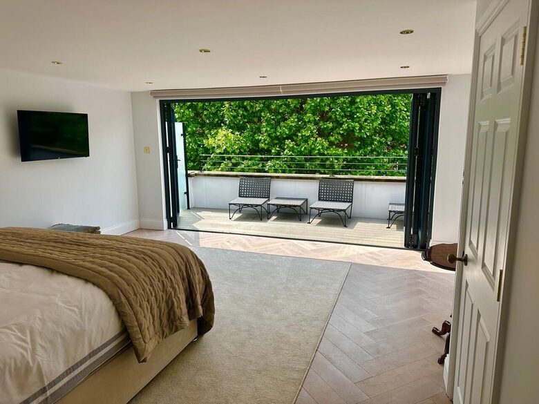 An Exceptional Chelsea Residence with Rooftop Terrace - London, United Kingdom