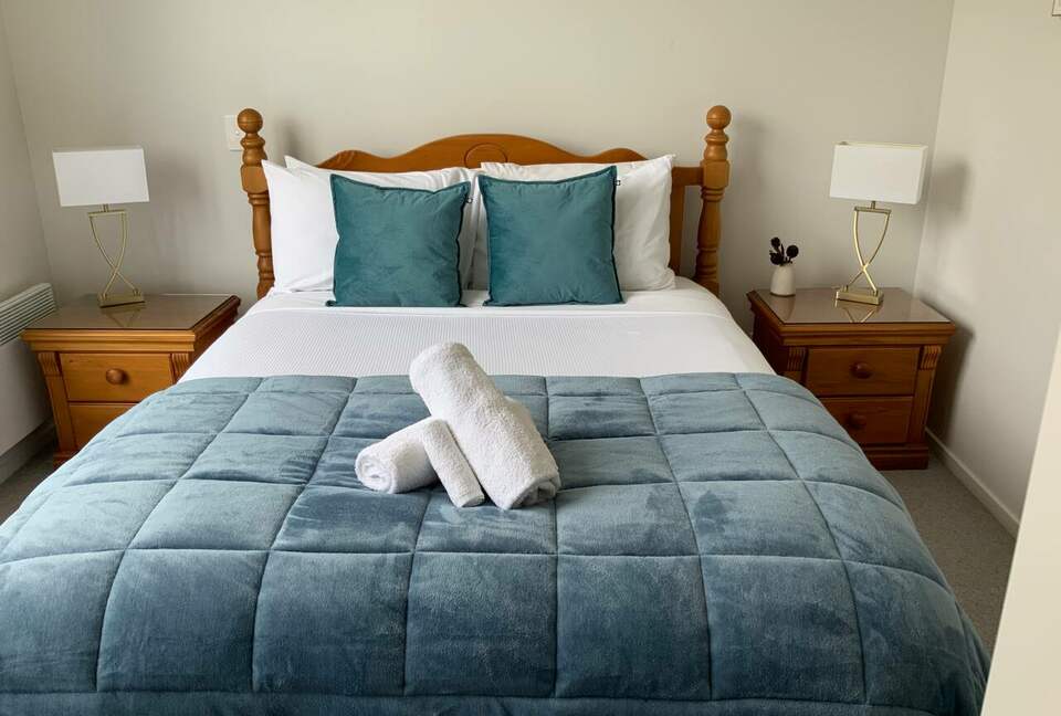 Stylish Three-Bedroom Retreat Moments from Lake Wānaka - Wānaka, New Zealand