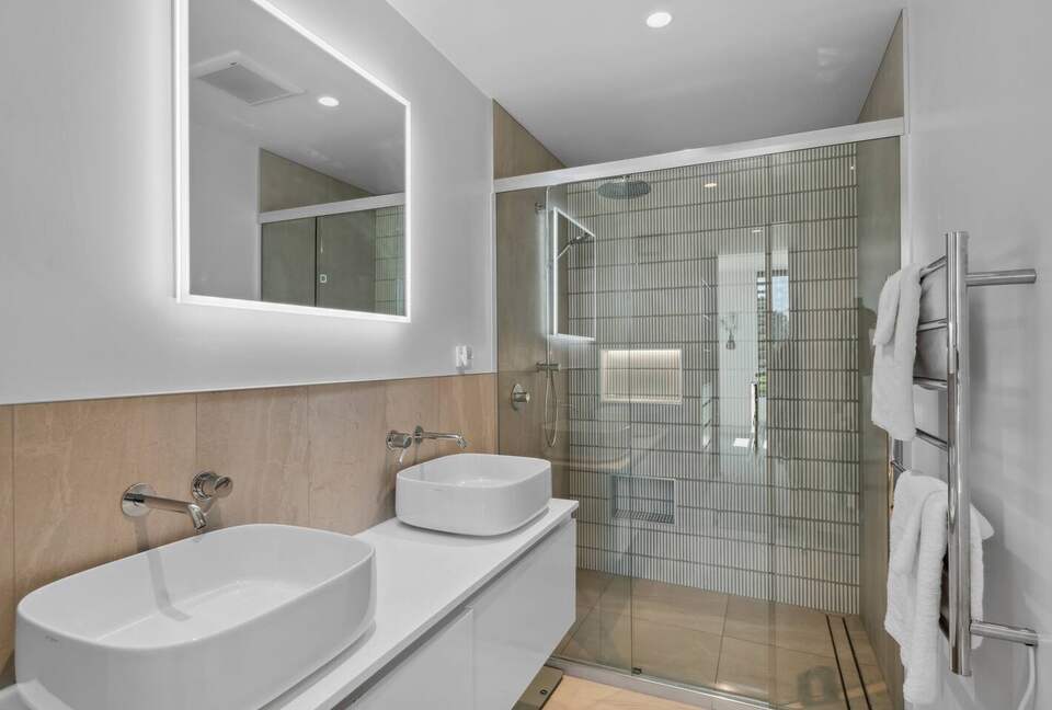 Stylish Three-Bedroom Retreat Moments from Lake Wānaka - Wānaka, New Zealand