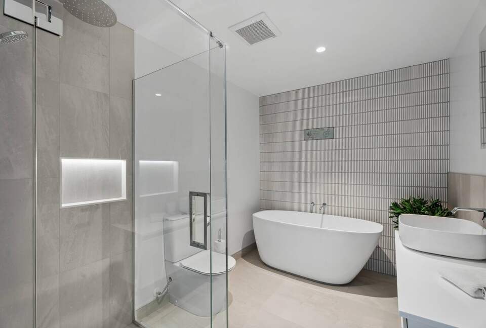 Stylish Three-Bedroom Retreat Moments from Lake Wānaka - Wānaka, New Zealand